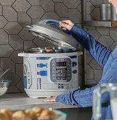 (133/5J) RRP £99. Star Wars Special Edition Instant Pot 5.7L Duo Multi Use Pressure Cooker. (Cont...