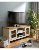 Title: (17/Mez) RRP £319. Norfolk Two Tone Oak and Oak Veneer Large TV Unit Cream. (H50x W120x
