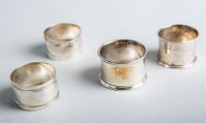 4-teiliges Konvolut von Serviettenringen aus Silber (England, wohl 19./20. Jh.)
