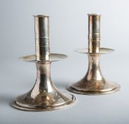 2-teiliges Set von Kerzenhaltern 950 Sterlingsilber (Gov. Winslow, England, 20. Jh.)