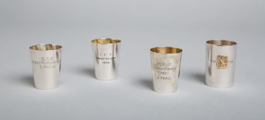 4-teiliges Konvolut von Andenken-Schnapsbechern 800 Silber (20. Jh.)