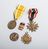 5-teiliges Konvolut von Orden und Ehrenzeichen (1. u. 2. WK)