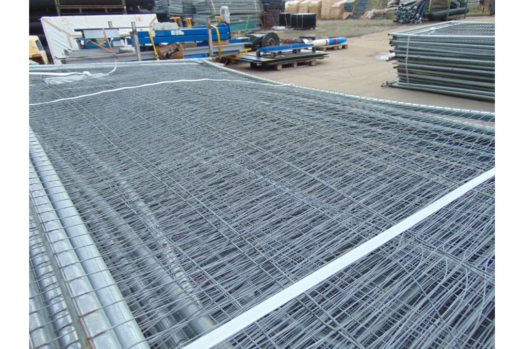 30 x Heras Style Galvanised Fencing Panels 3.5m x 2m - Image 3 of 3
