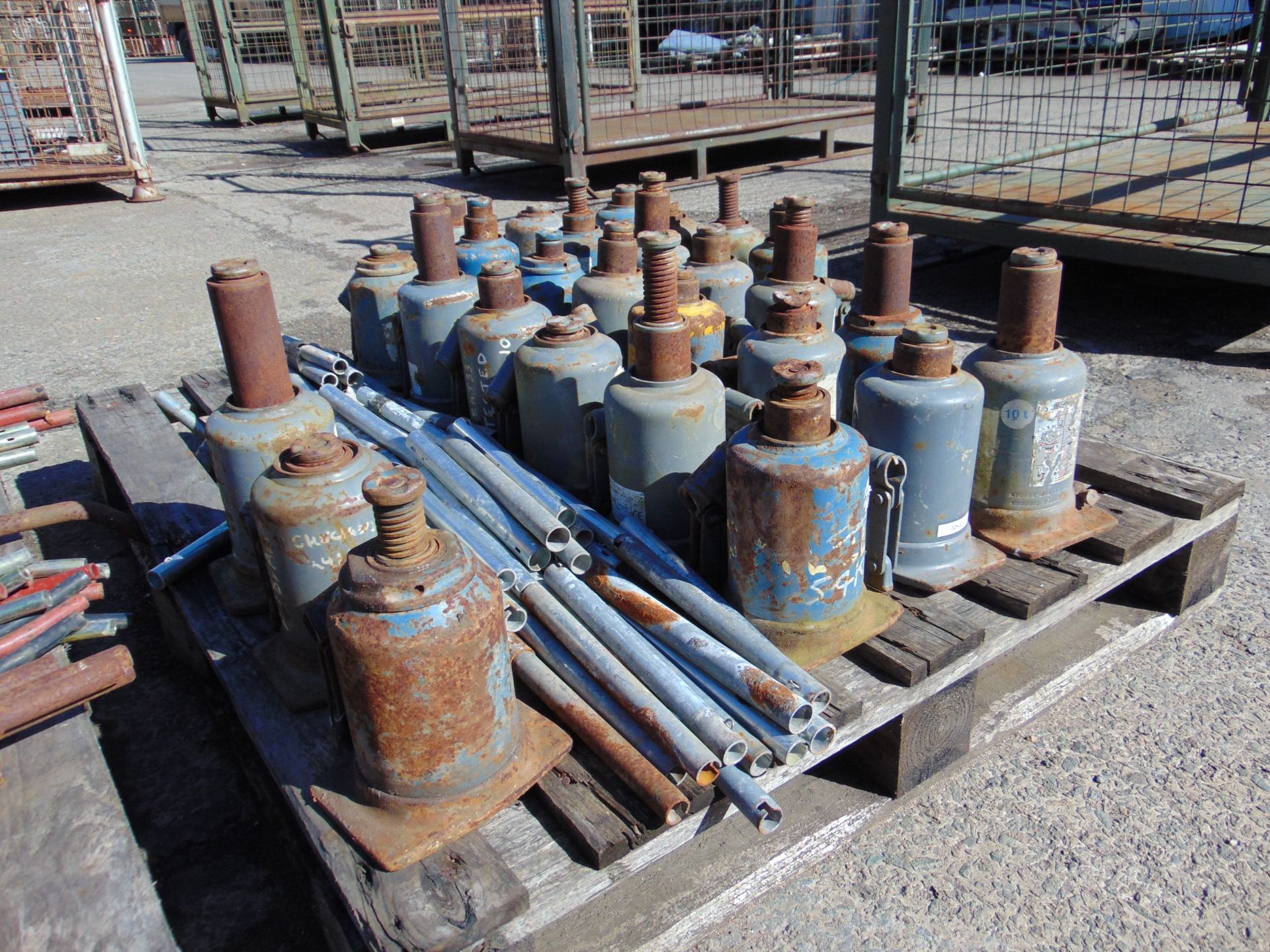 27 x 10 Tonne Hydraulic Jacks & Handles