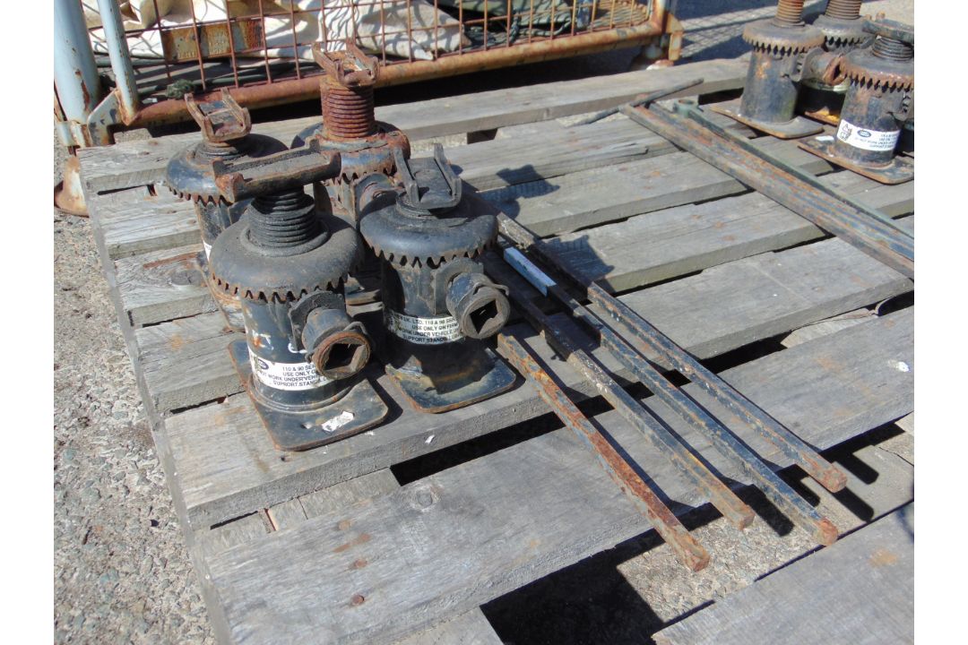 4 x Series Style Land Rover Screw Jacks as shown - Image 2 of 2