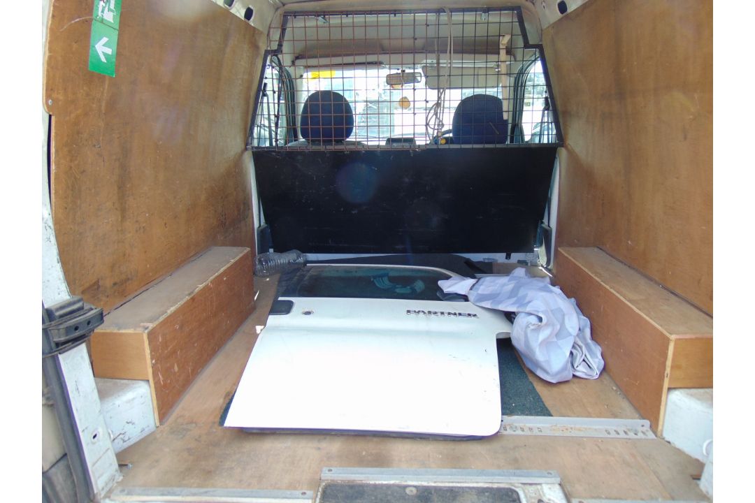 2008 Peugeot DDi Diesel Panel Van - Image 8 of 9