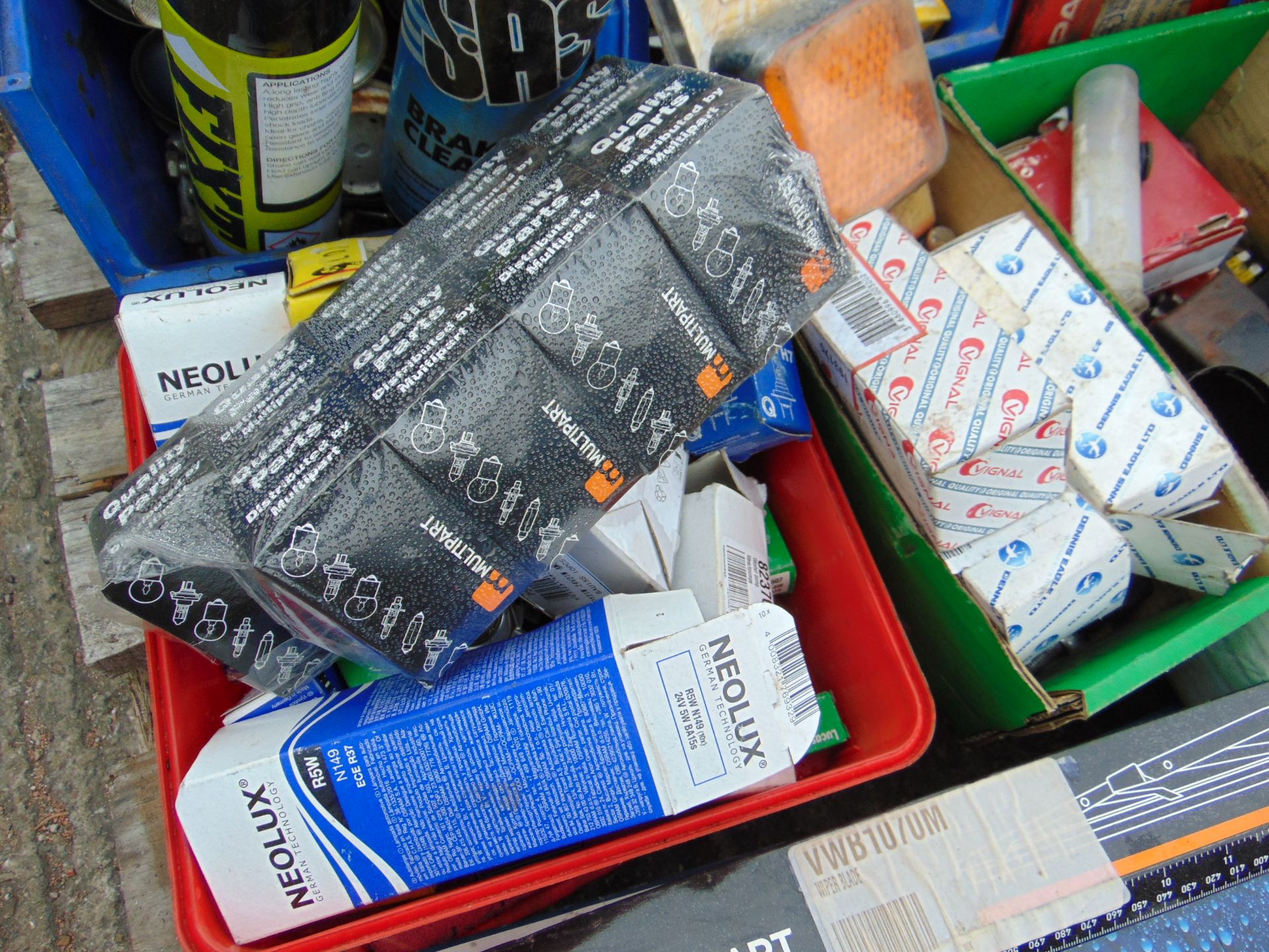 Mixed Vehicle Spares, Wiper Blades, Bulbs, Seat Covers etc - Image 3 of 10