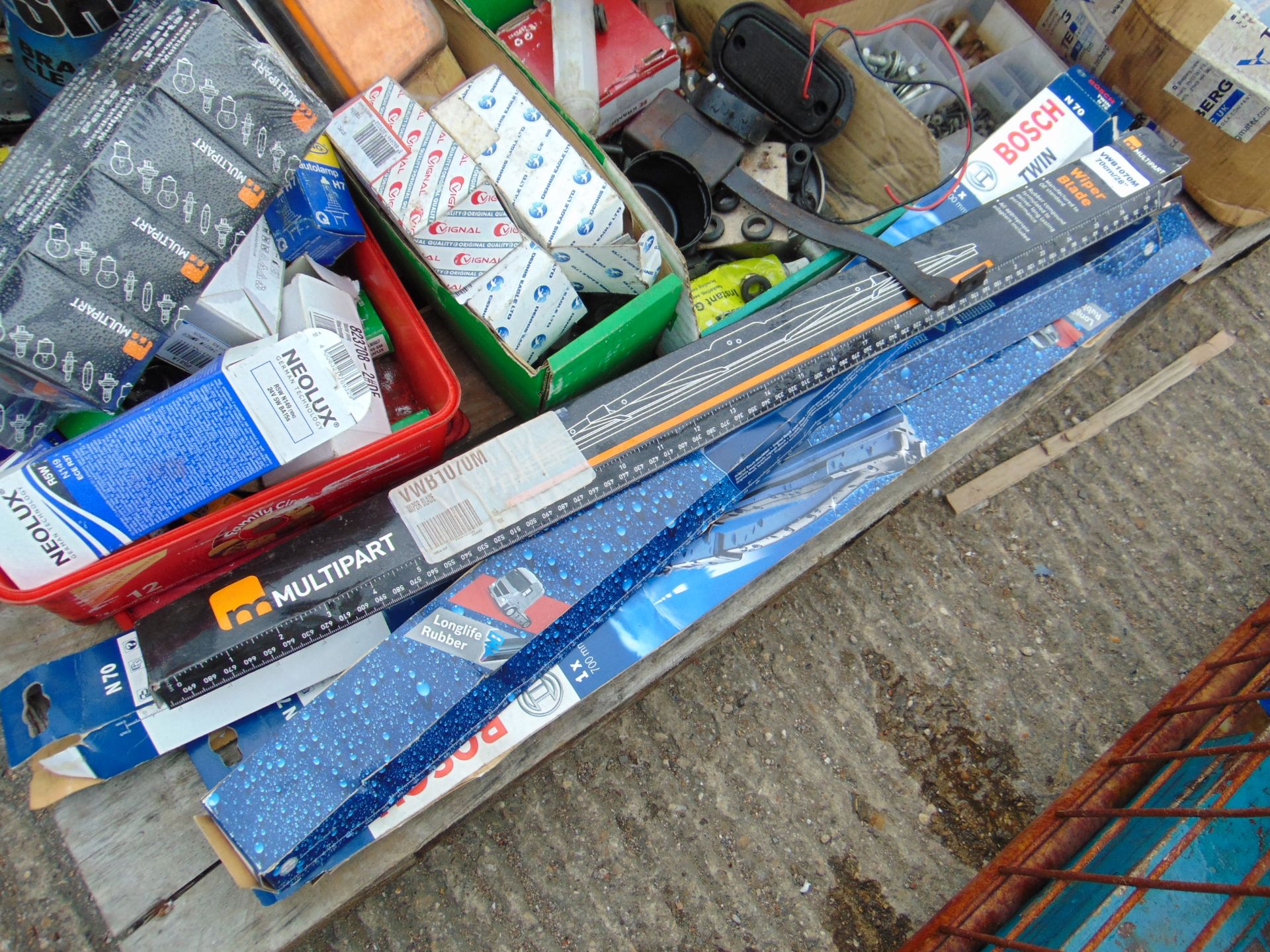 Mixed Vehicle Spares, Wiper Blades, Bulbs, Seat Covers etc - Image 2 of 10