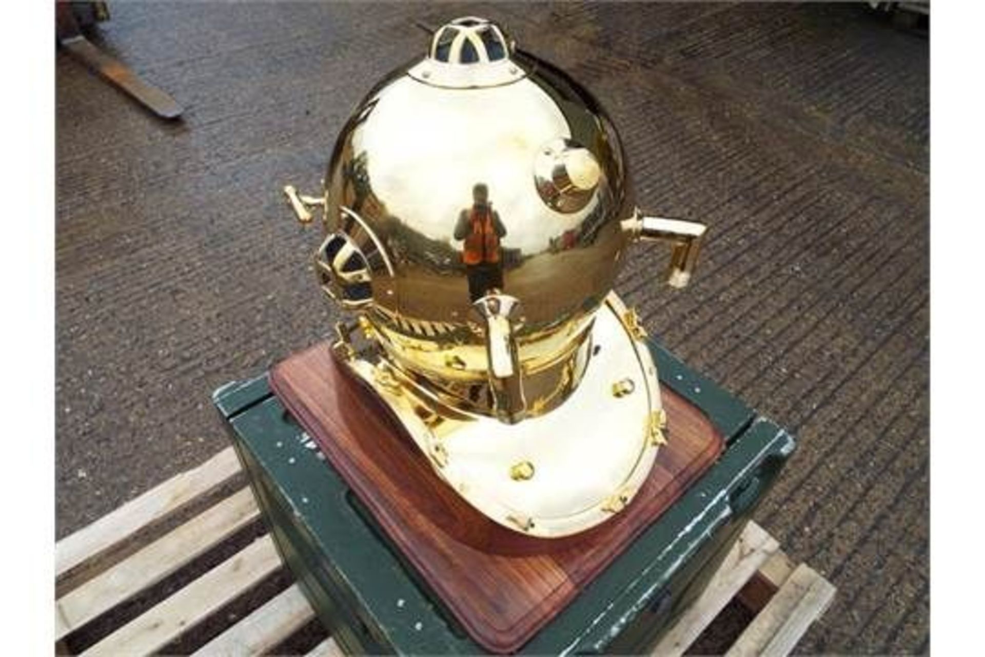 U.S. NAVY MARK V BRASS DIVING HELMET - Image 5 of 5