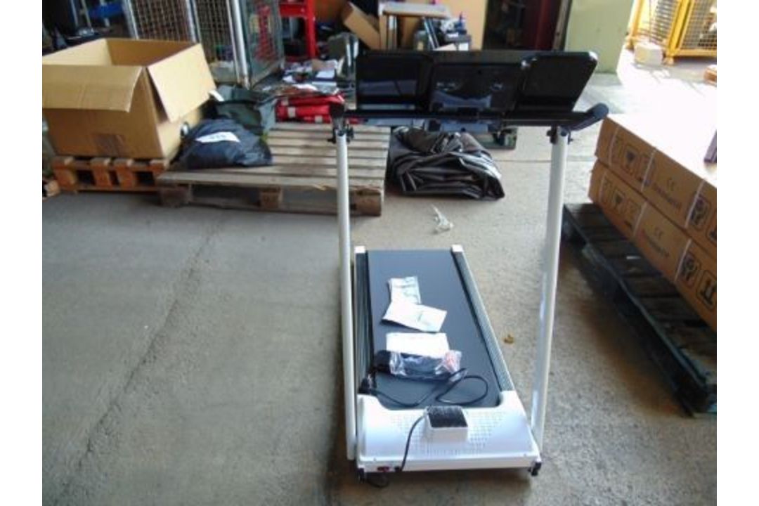 New Unused Compact 240 volt Fold up Tread Mill with Digital Controls, Programs, etc - Image 4 of 10
