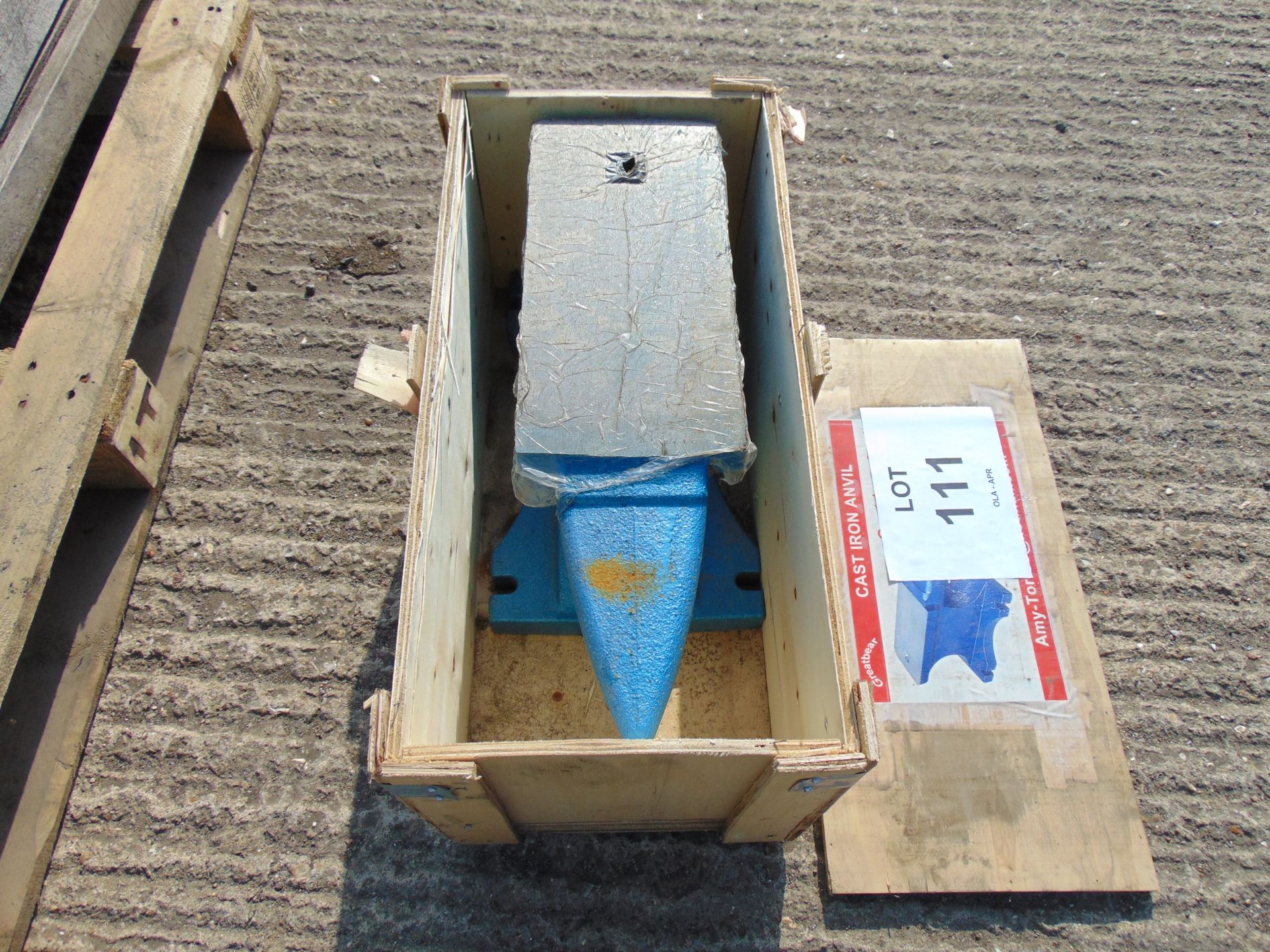 New Unissued 200lb / 90 kgs Cast Iron London Pattern Anvil as shown - Image 3 of 5