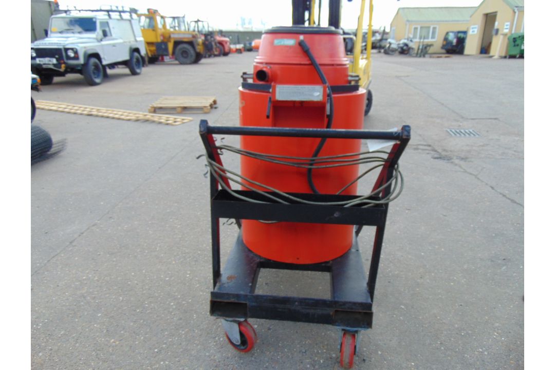 Multivac 2200 watt Industrial Wet Vacuum From MoD - Image 5 of 5