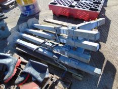 4x 800Kg Manual Crank Outriggers
