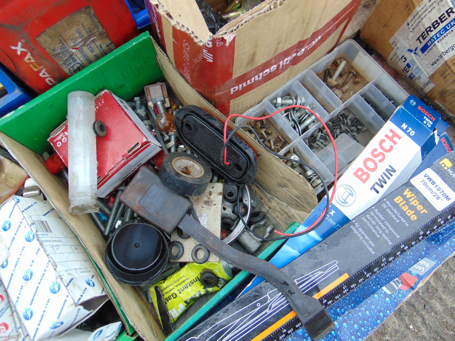 Mixed Vehicle Spares, Wiper Blades, Bulbs, Seat Covers etc - Image 4 of 10