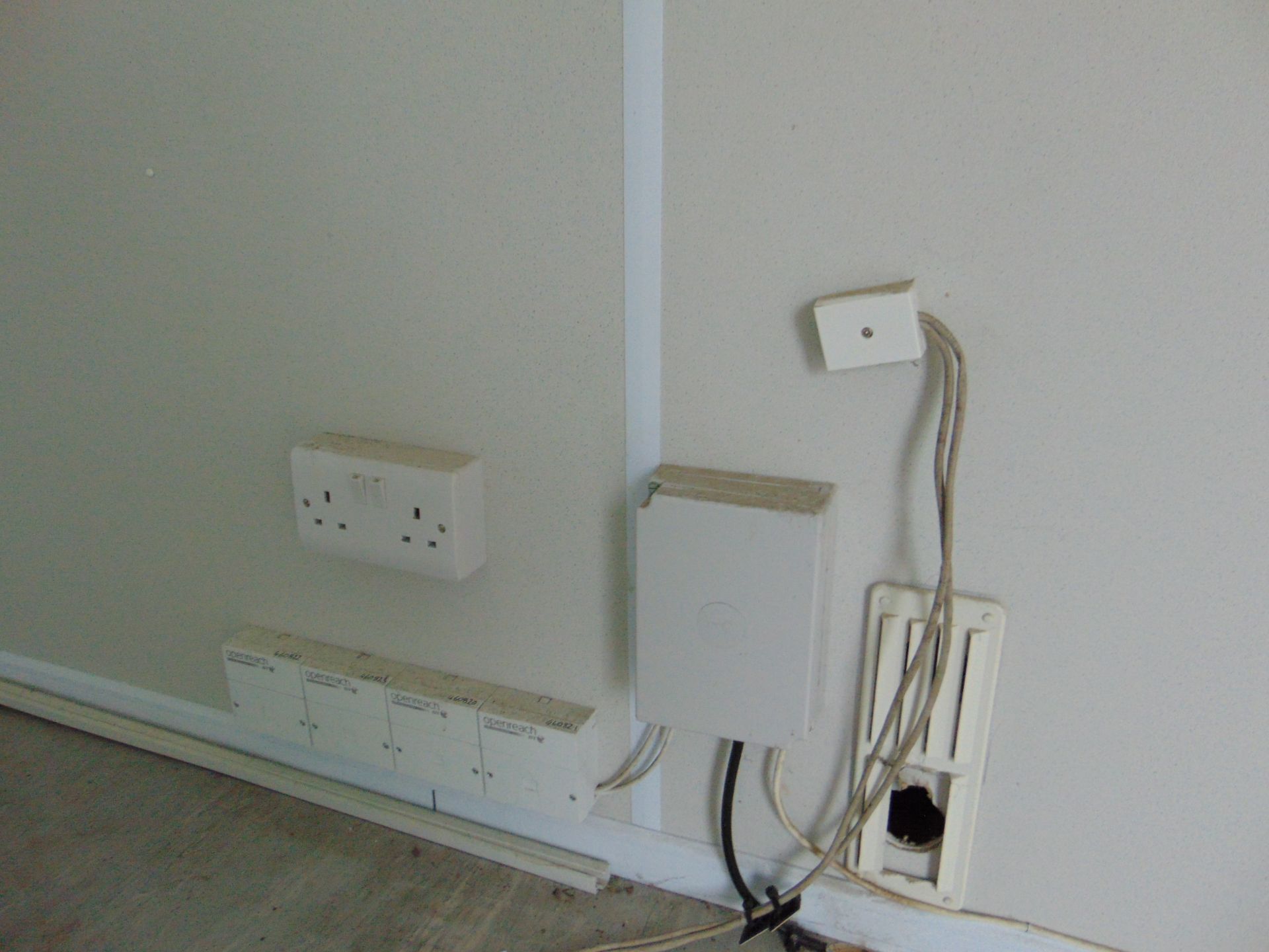 32ft x 10ft Steel Anti-Vandal Site Office - Image 14 of 18