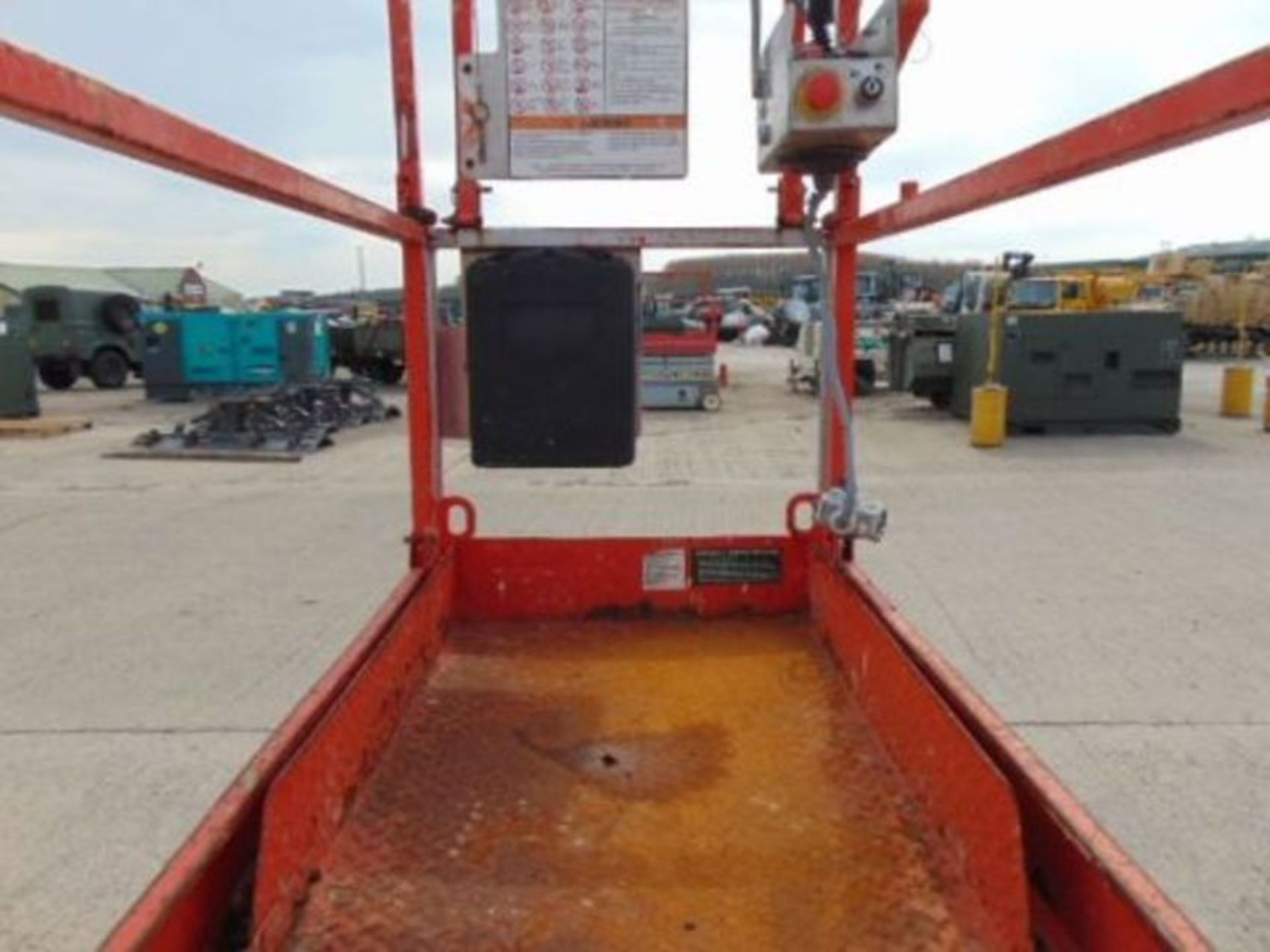 SKYJACK SJIII 3219 Electric Scissor Lift Access Platform ONLY 216 Hours! - Image 8 of 15