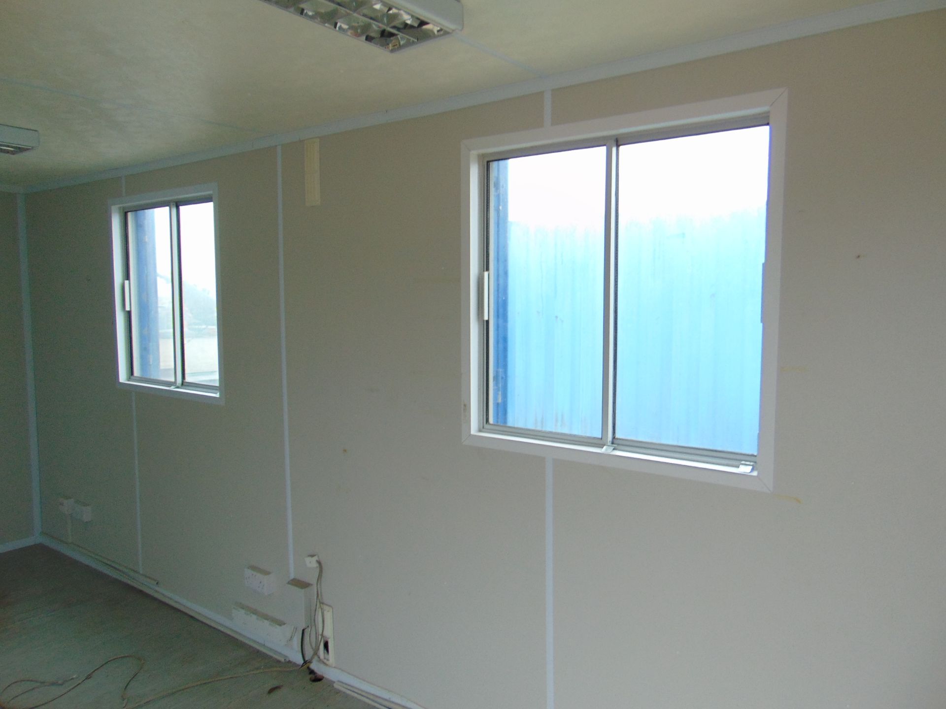 32ft x 10ft Steel Anti-Vandal Site Office - Image 13 of 18