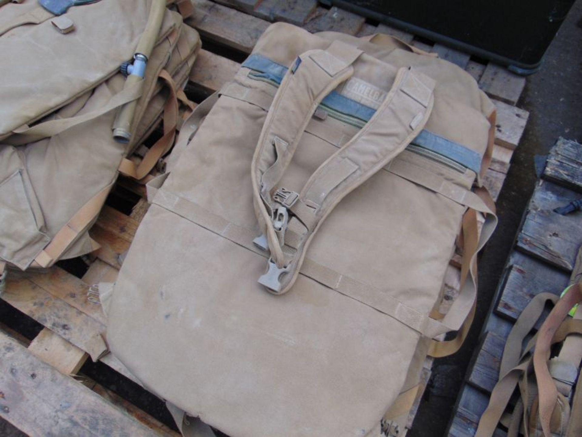 Q 5 x Camelbak Squadbak 25 L Litre Hydration Backpacks - Image 2 of 3