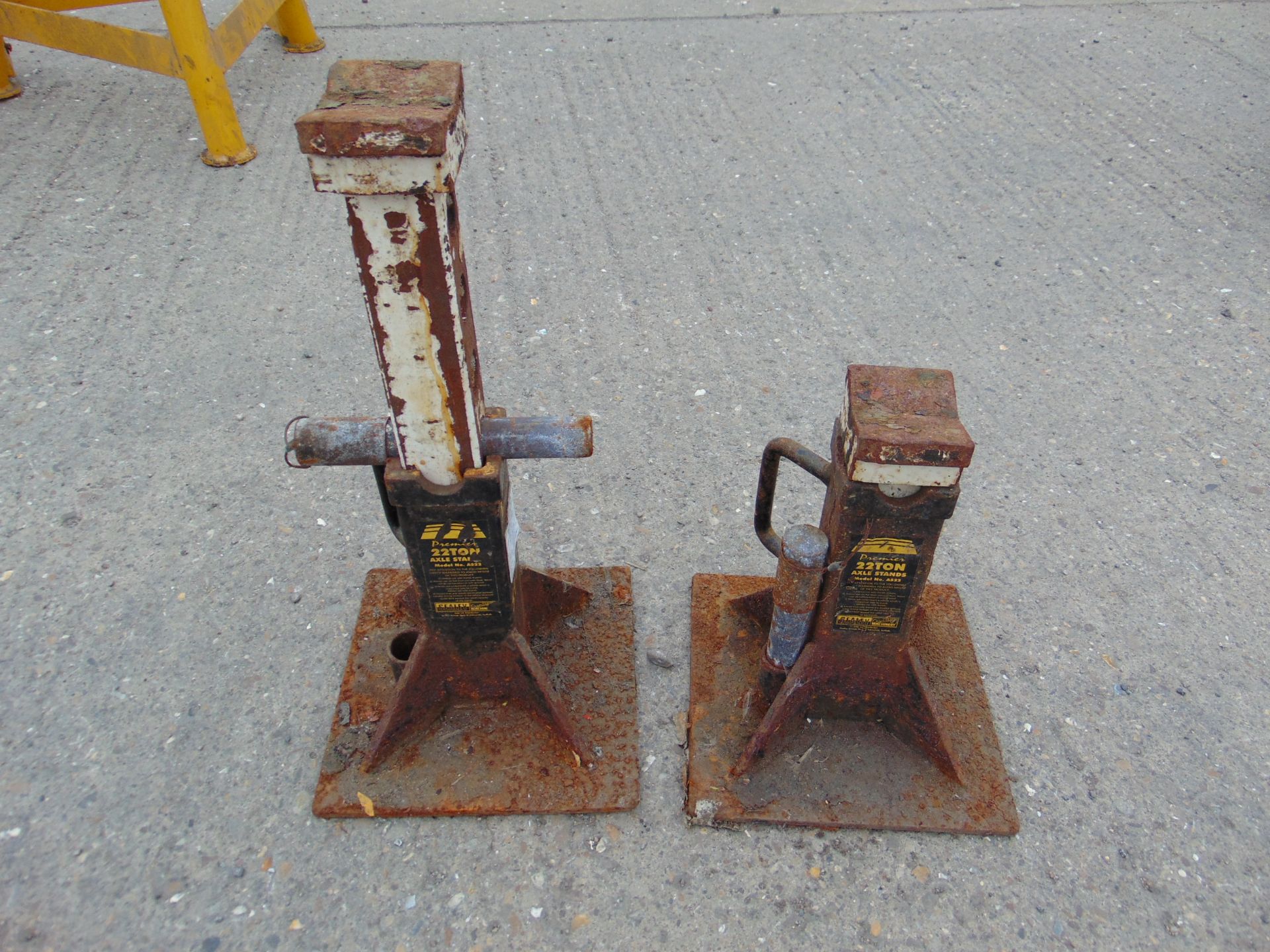 2x Heavy Duty 22 Ton Axle Stands - Image 2 of 3