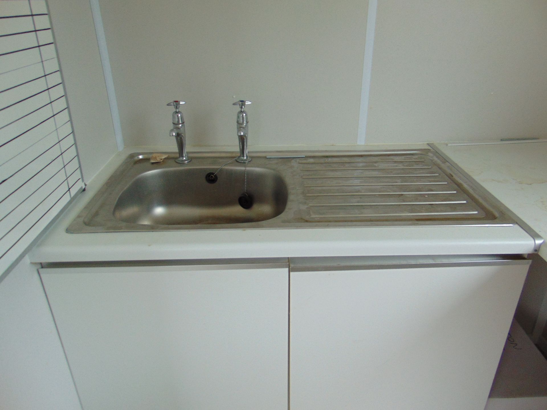32ft x 10ft Steel Anti-Vandal Site Office - Image 8 of 18