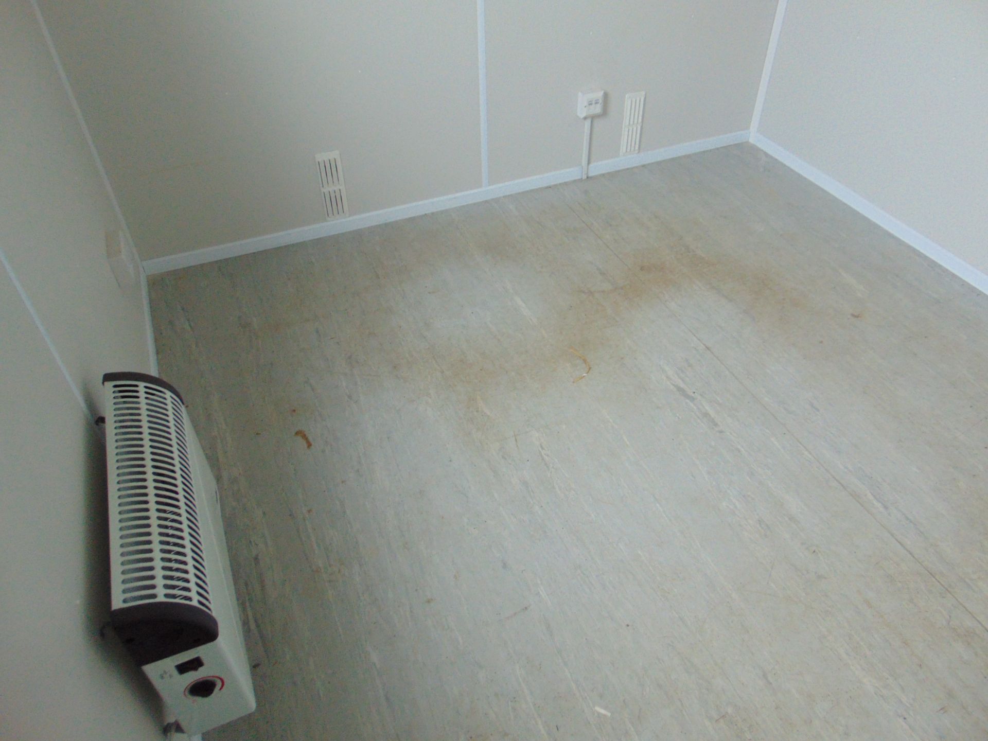 32ft x 10ft Steel Anti-Vandal Site Office - Image 16 of 18