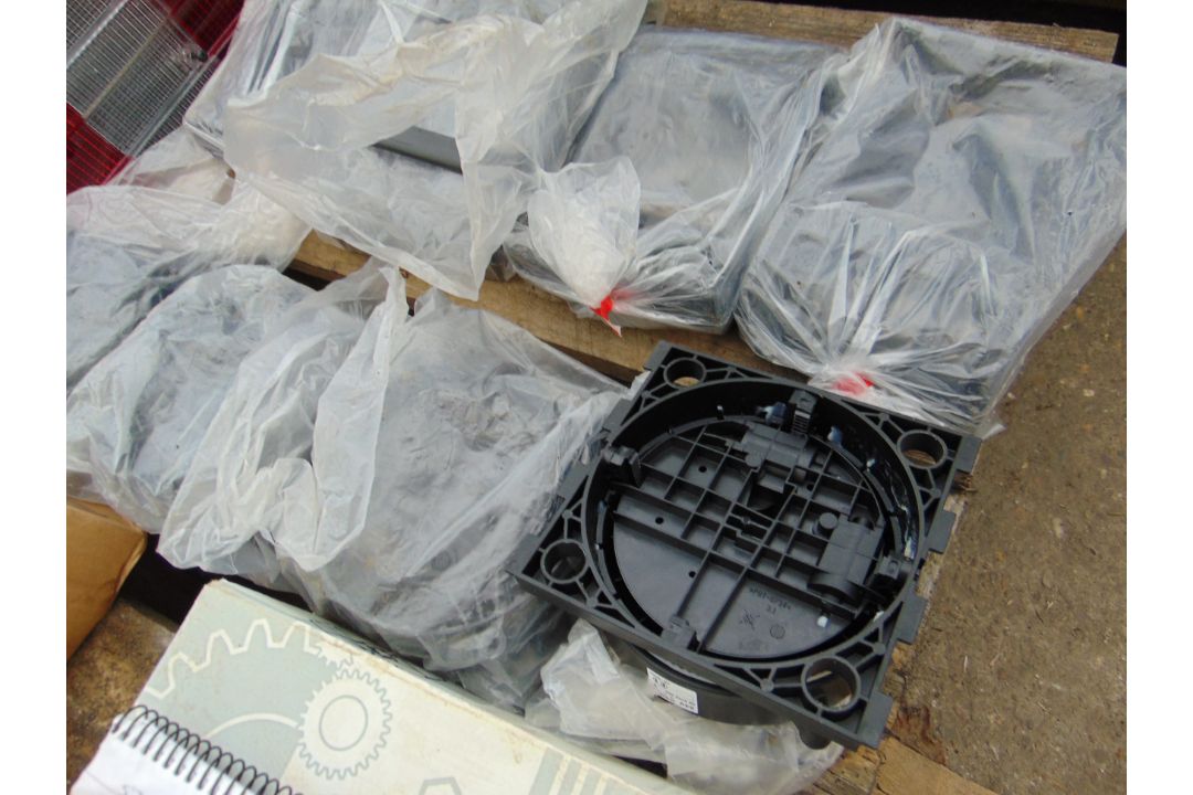 Mixed HGV Light Lenses and Switch Assys - Image 8 of 8