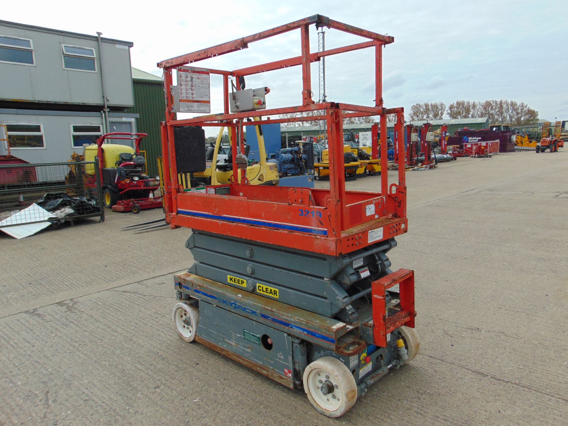 SKYJACK SJIII 3219 Electric Scissor Lift Access Platform ONLY 232 Hours! - Image 5 of 18