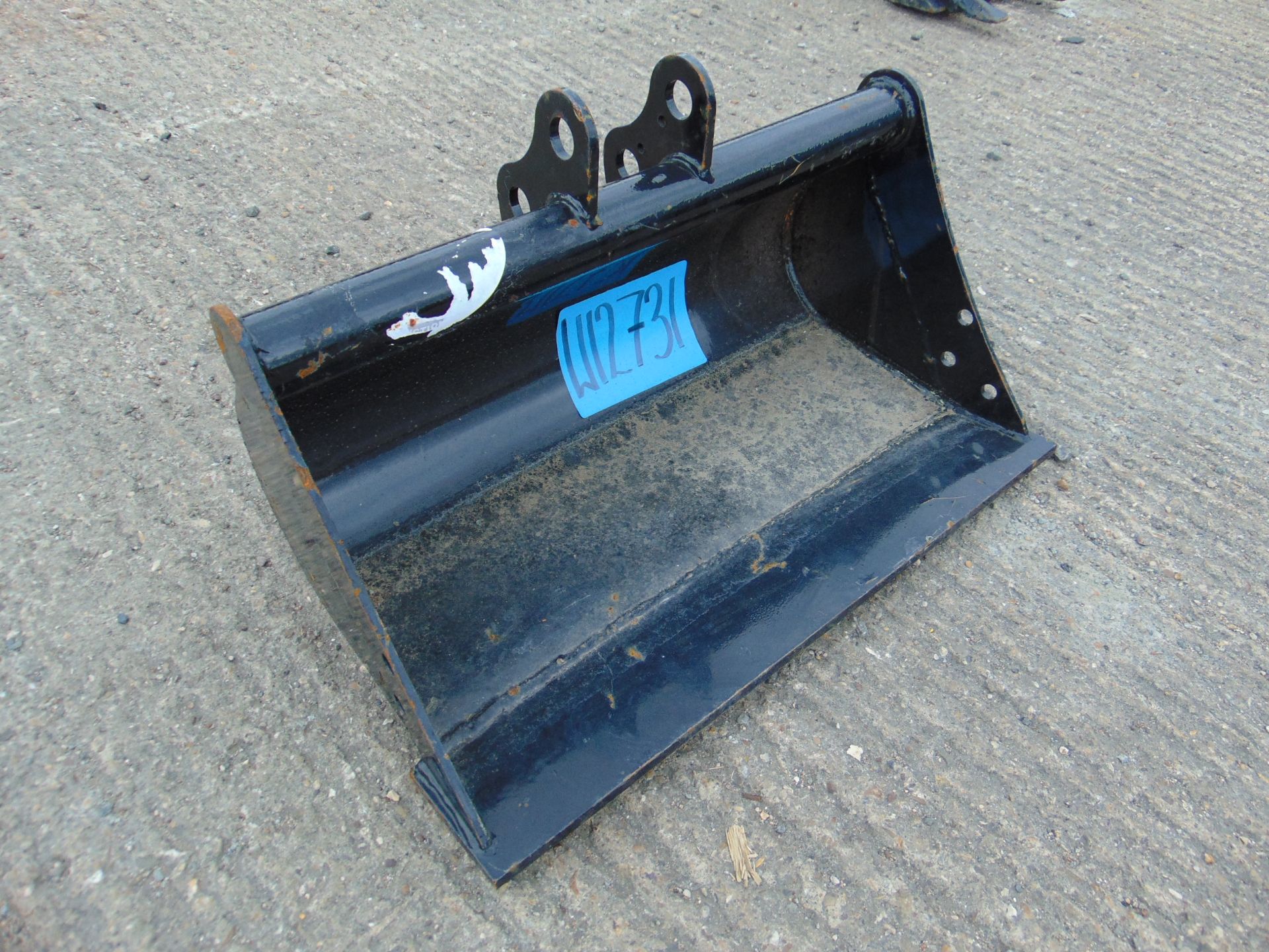 Unissued 24" Digger Bucket 25mm Pins
