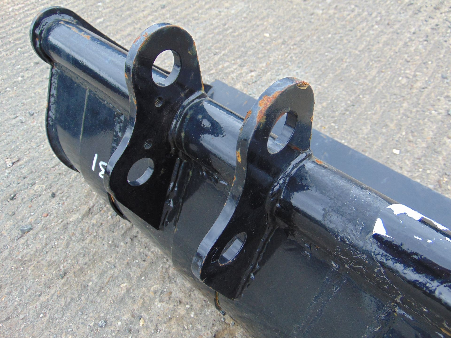 Unissued 24" Digger Bucket 25mm Pins - Image 4 of 4