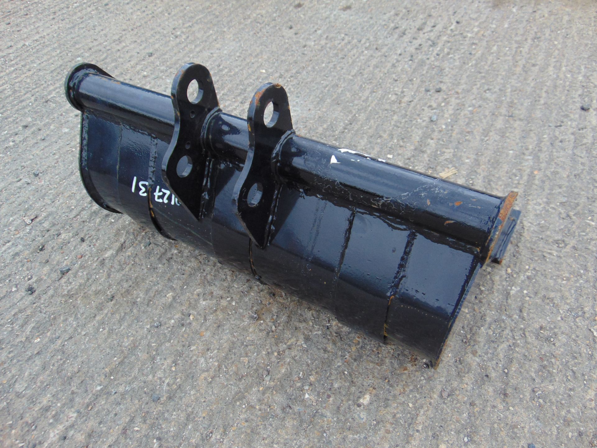 Unissued 24" Digger Bucket 25mm Pins - Image 3 of 4