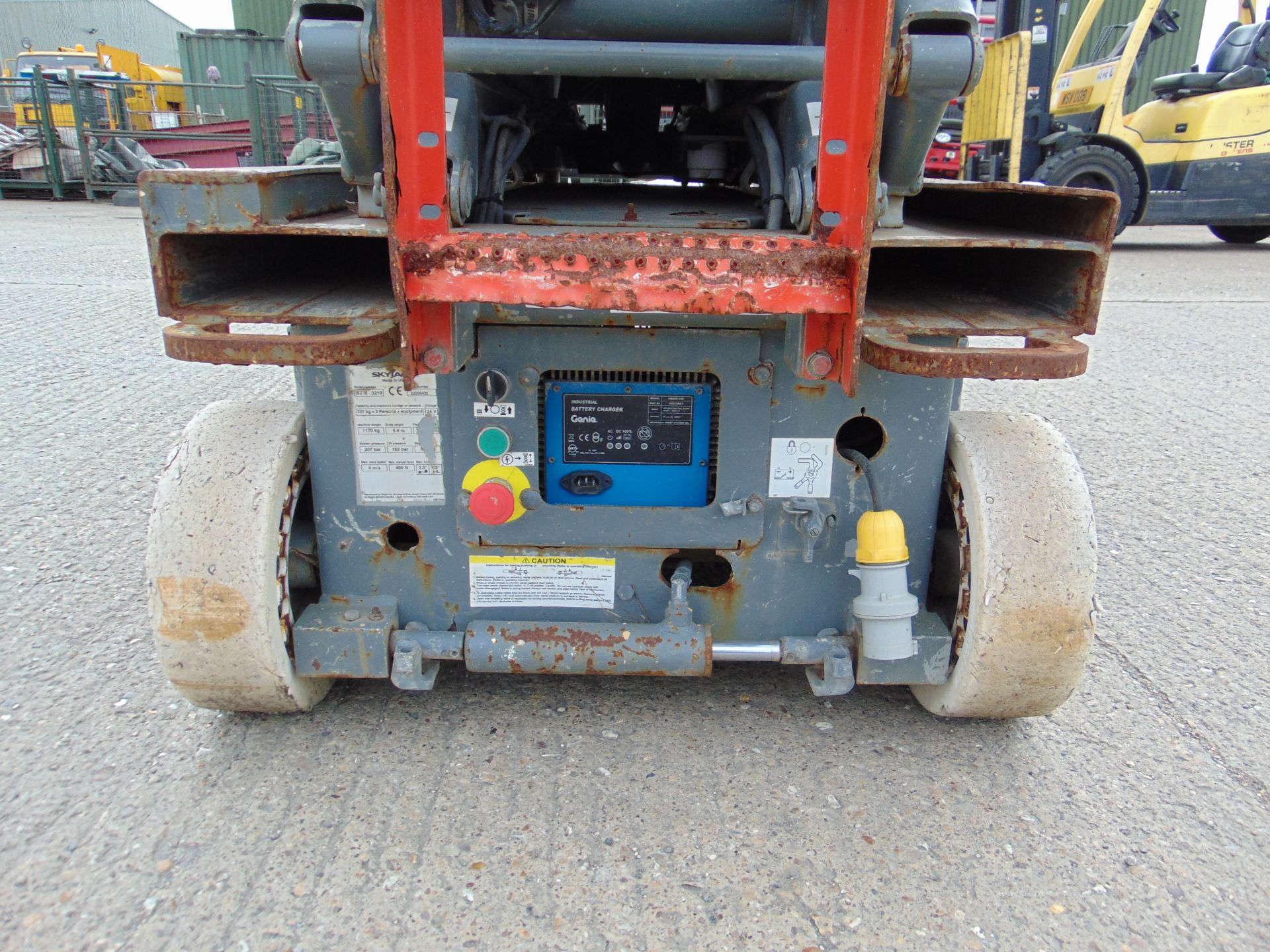 SKYJACK SJIII 3219 Electric Scissor Lift Access Platform ONLY 232 Hours! - Image 14 of 18
