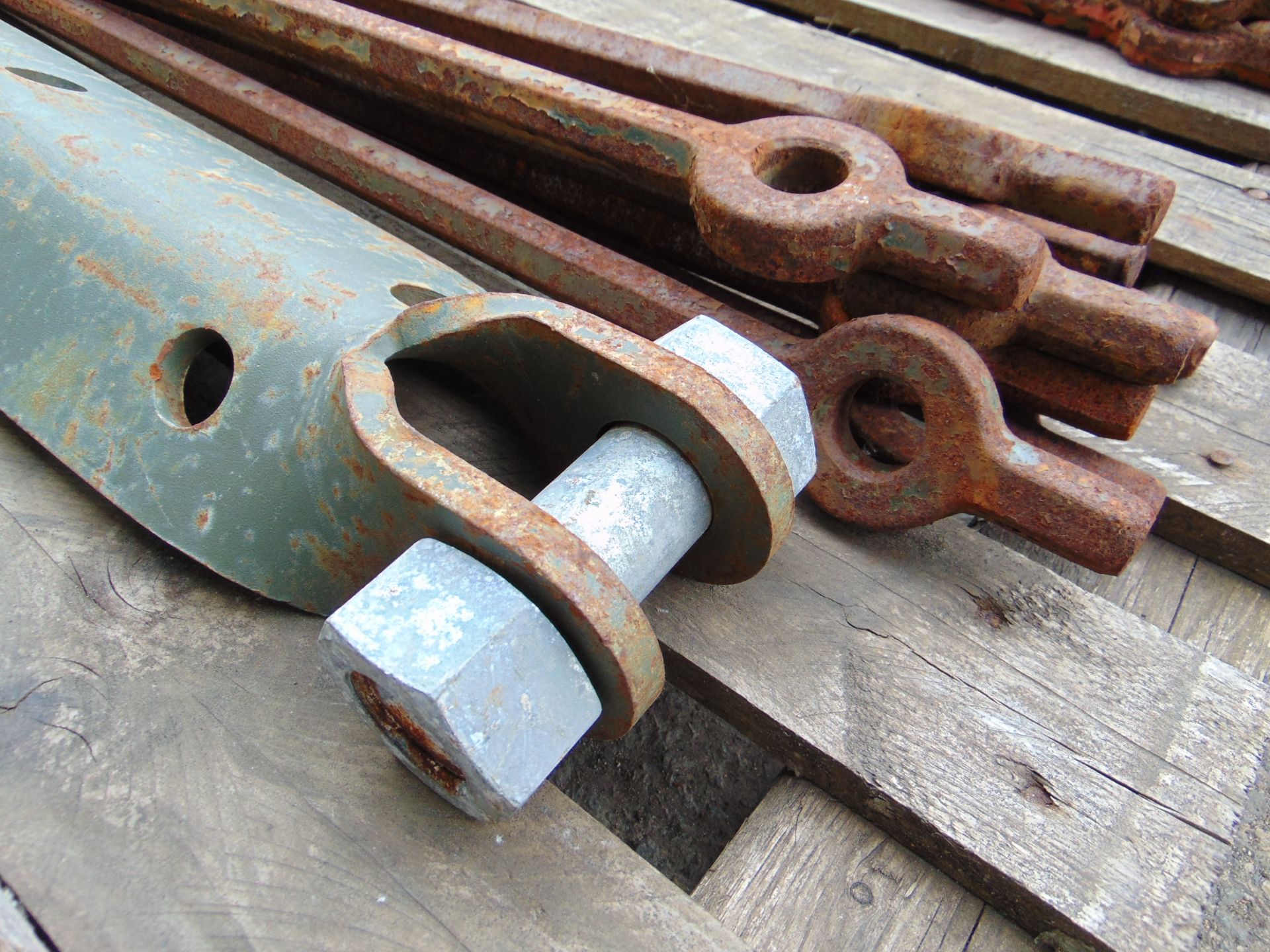 Heavy Duty Military Recovery Ground Anchor C/W 8 x Pins - Image 2 of 2