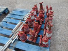 18 x 2 Tonne Hydraulic Land Rover Original Equipment Jacks as shown