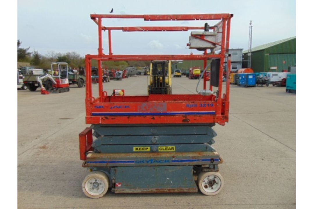 SKYJACK SJIII 3219 Electric Scissor Lift Access Platform ONLY 216 Hours! - Image 4 of 16