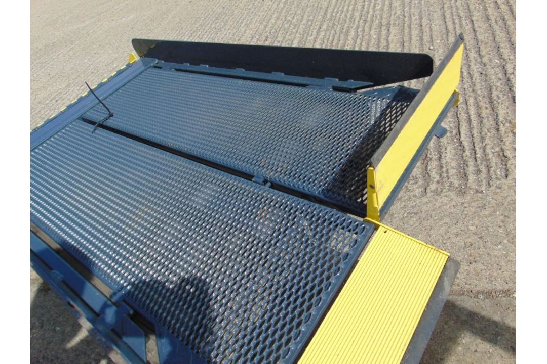 Vehicle Loading Ramp - Image 4 of 5