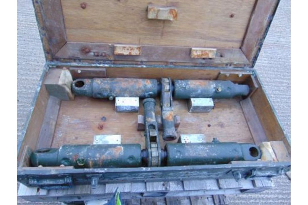 Pair of Heavy Duty Ratchet Jacks - Image 1 of 7