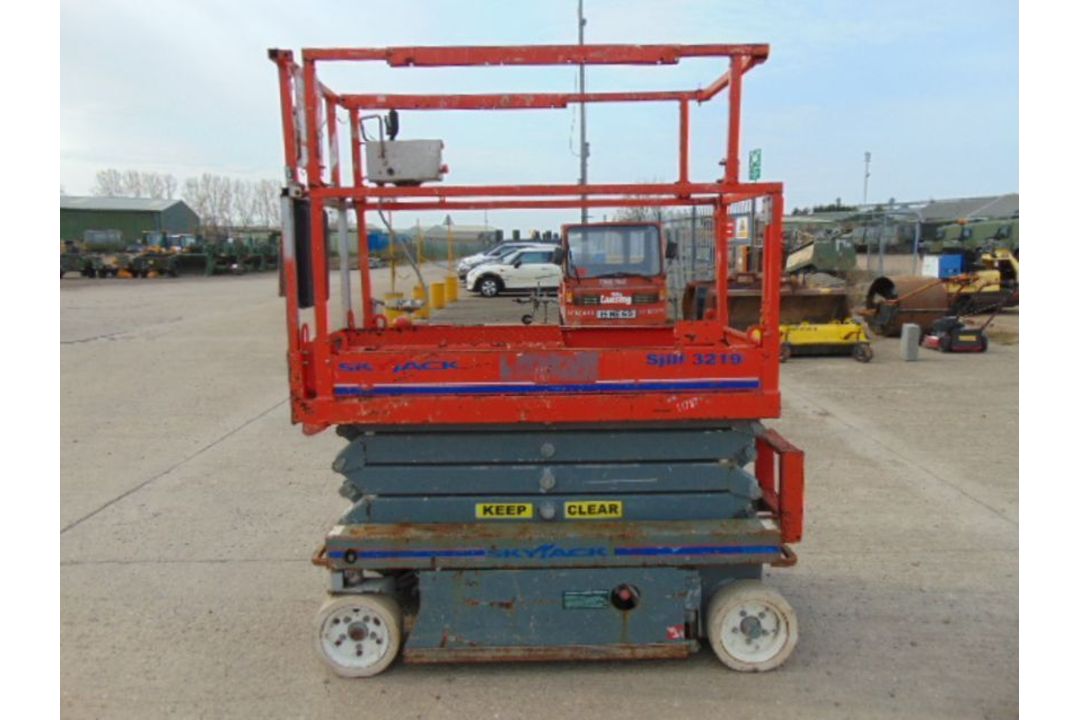 SKYJACK SJIII 3219 Electric Scissor Lift Access Platform ONLY 216 Hours! - Image 1 of 16