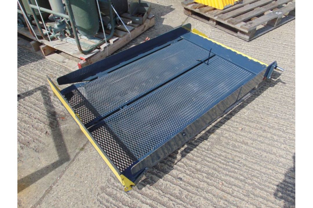 Vehicle Loading Ramp - Image 3 of 5