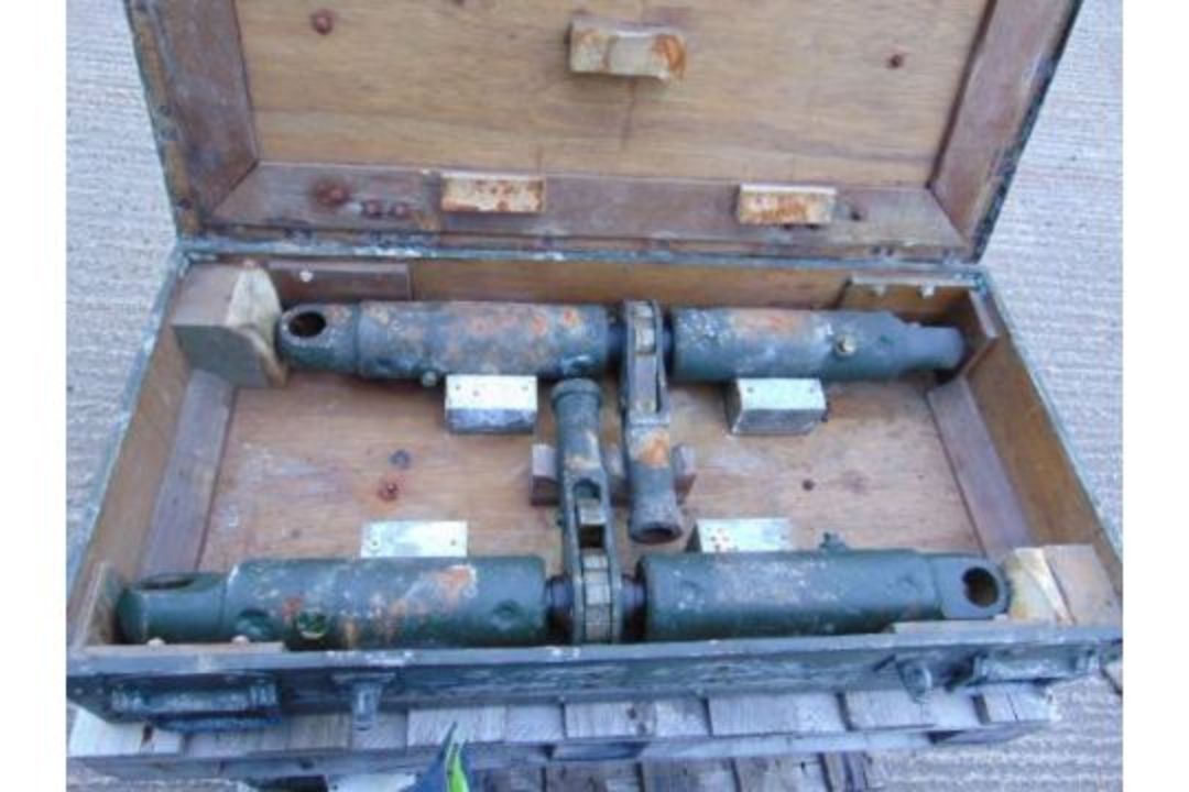 Pair of Heavy Duty Ratchet Jacks - Image 1 of 5
