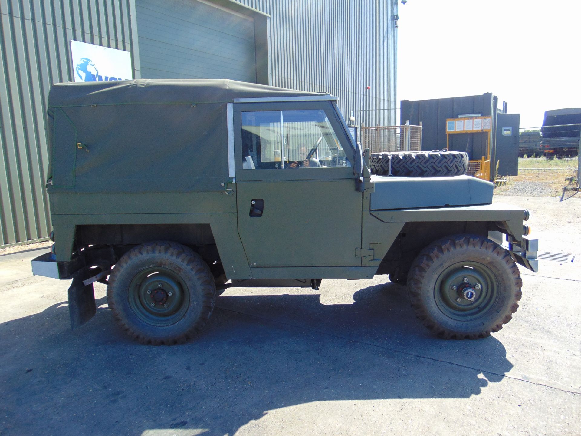 Land Rover 1/2 Ton Lightweight Petrol - Image 4 of 40
