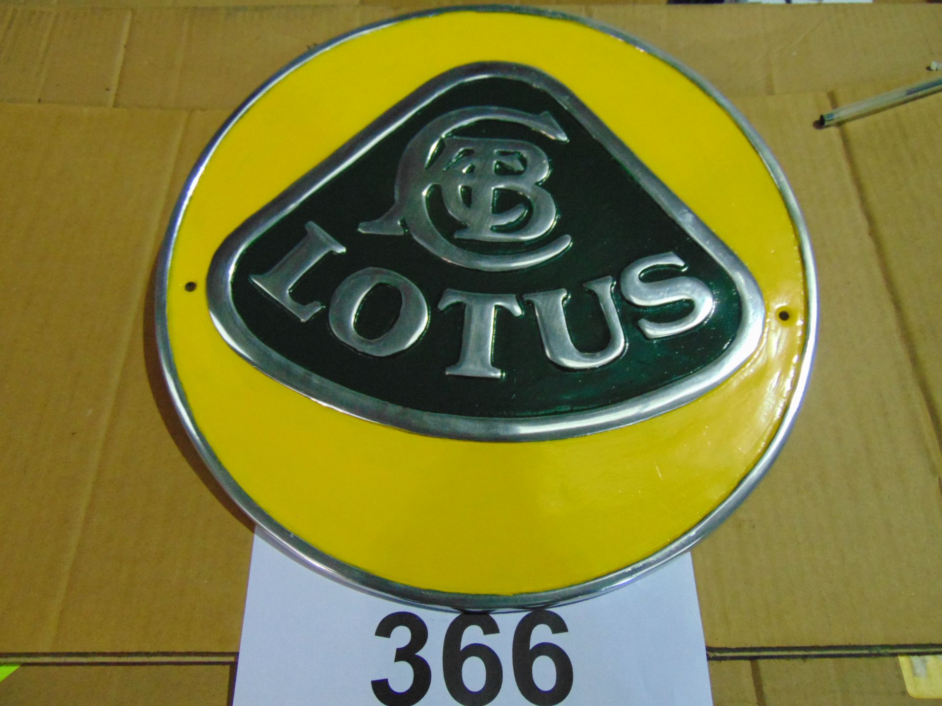 BEAUTIFUL NEW CAST ALUMINIUM HAND PAINTED LOTUS ADVERTISING SIGN- 36 DIA - Image 2 of 4
