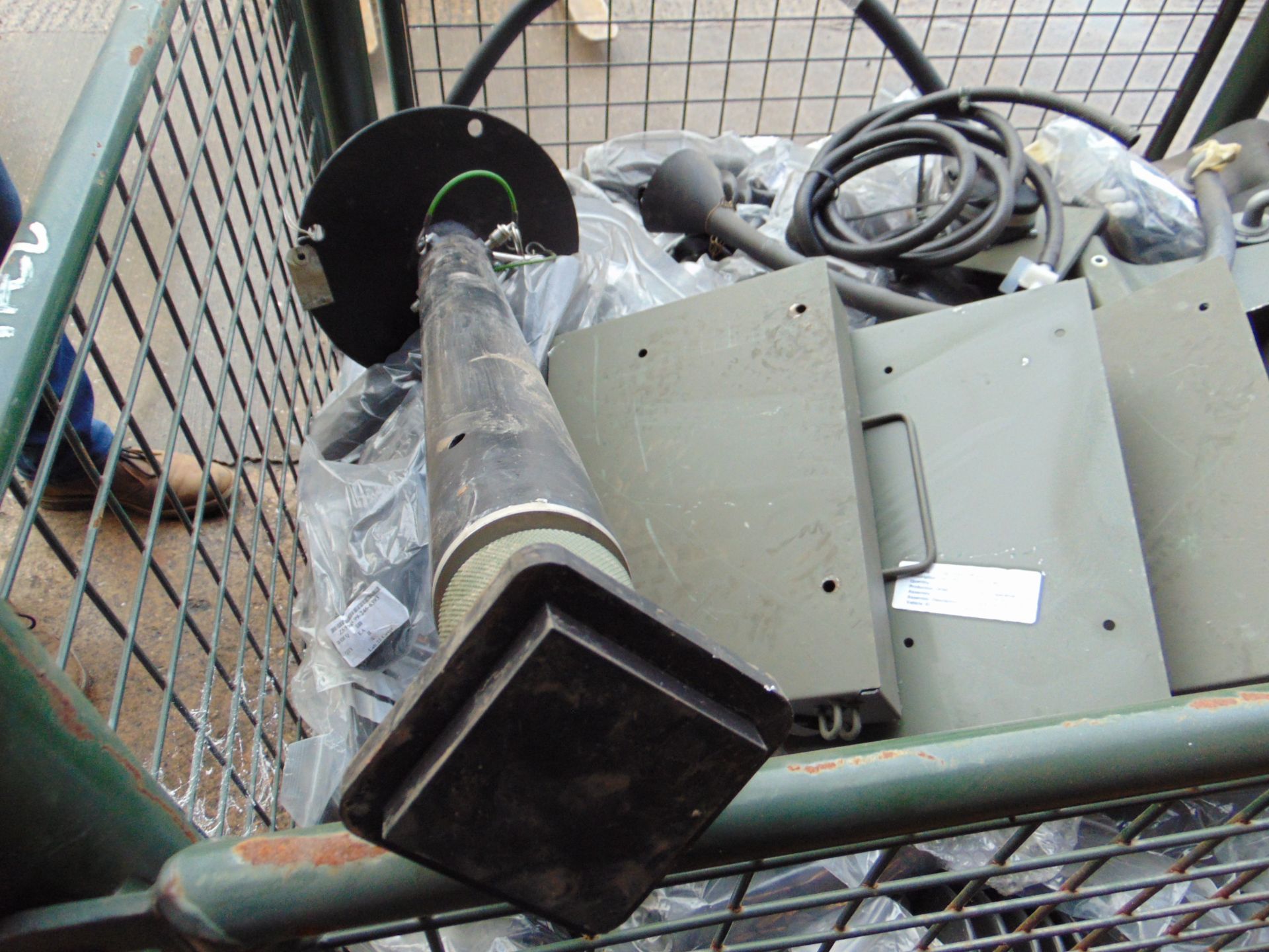 1 x Stillage of Vehicle Spare inc Pumps, Axle Stand etc - Image 3 of 6