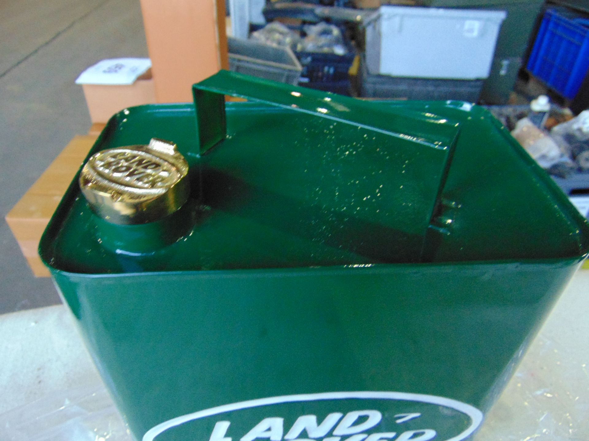 Land Rover 1 Gall oil can with Brass Top New Unissued - Image 3 of 4