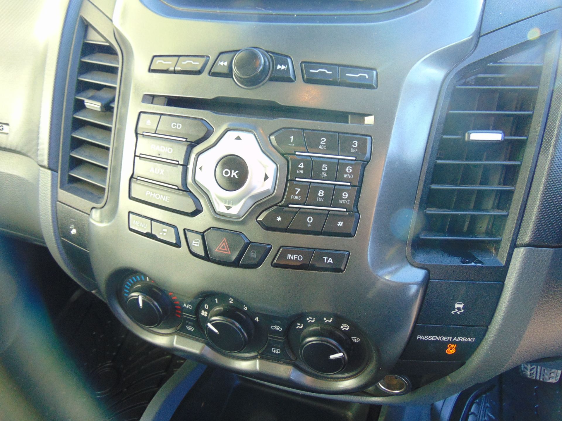 UK National Park 1 Owner 2014 Ford Ranger 2.2 6 Speed Double Cab ONLY 80,917 Miles! - Image 25 of 35