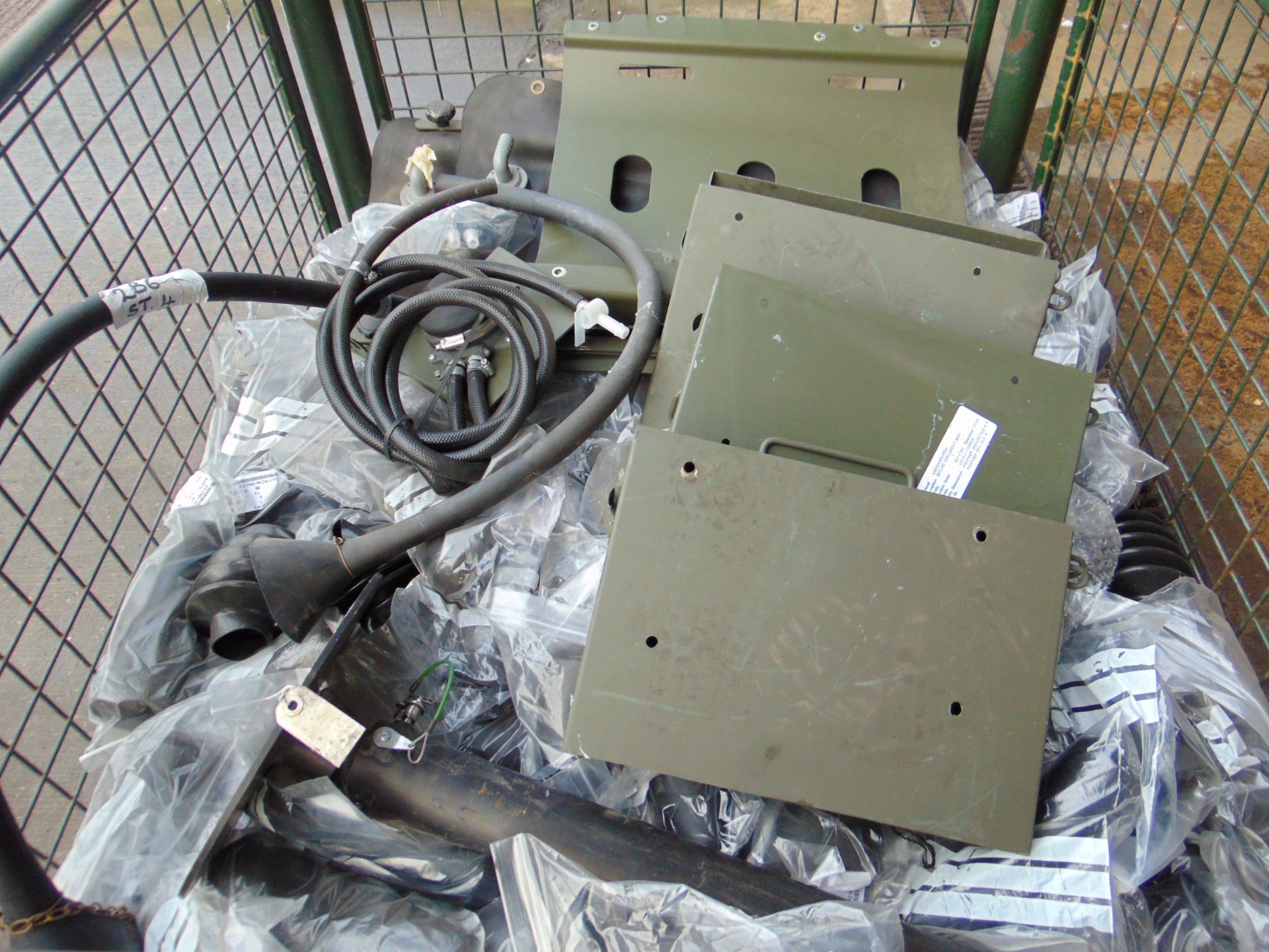 1 x Stillage of Vehicle Spare inc Pumps, Axle Stand etc - Image 4 of 6