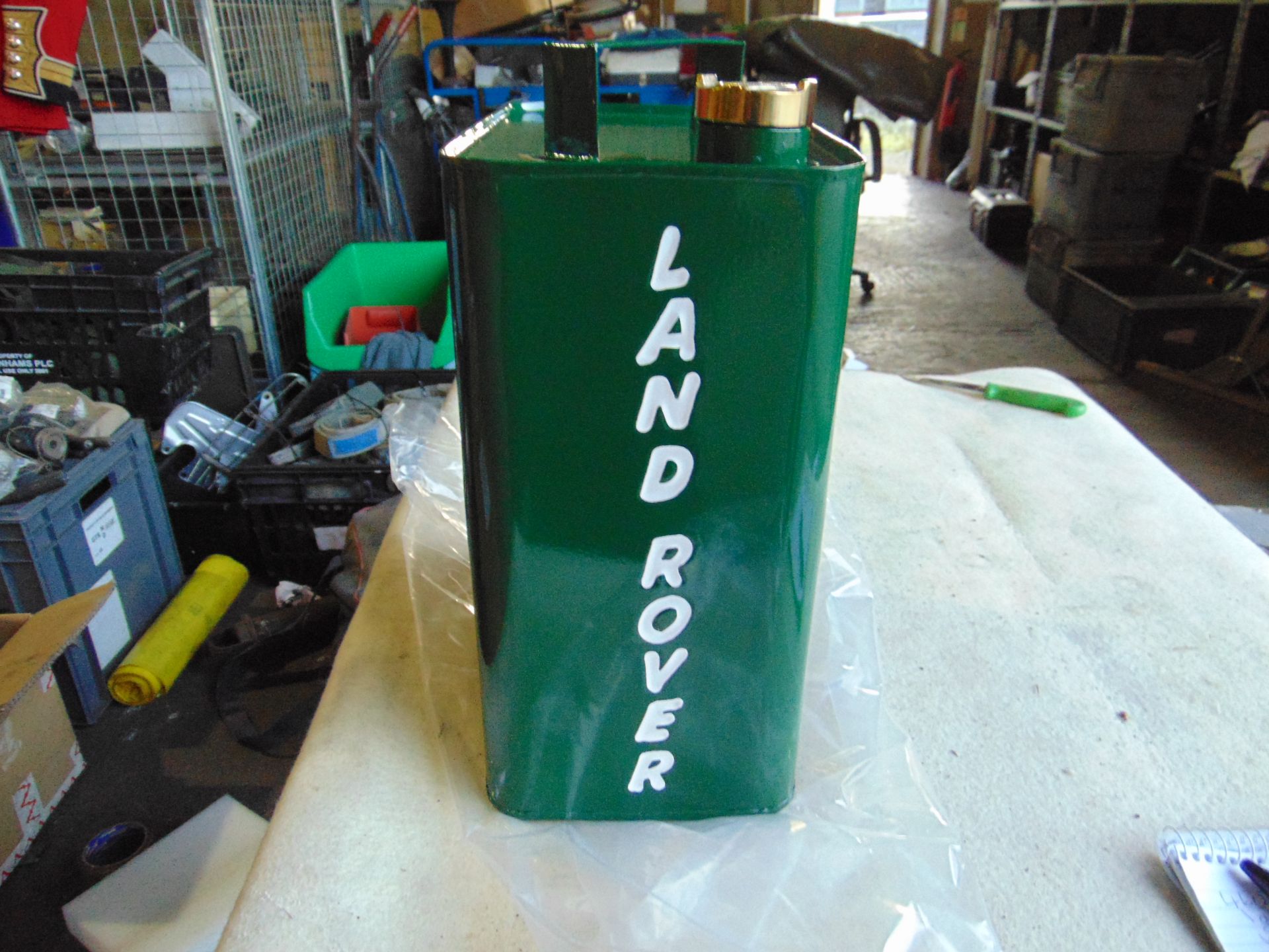 Land Rover 1 Gall oil can with Brass Top New Unissued - Image 2 of 4