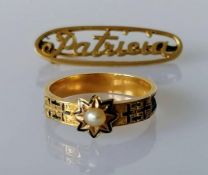 A Victorian gold mourning ring with pearl-set and enamel decoration, surrounded by plaited hair, unm