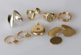 Two white and yellow gold chevron rings, a pinky ring, a woven ring, sizes N, M, F, K, a pendant loc