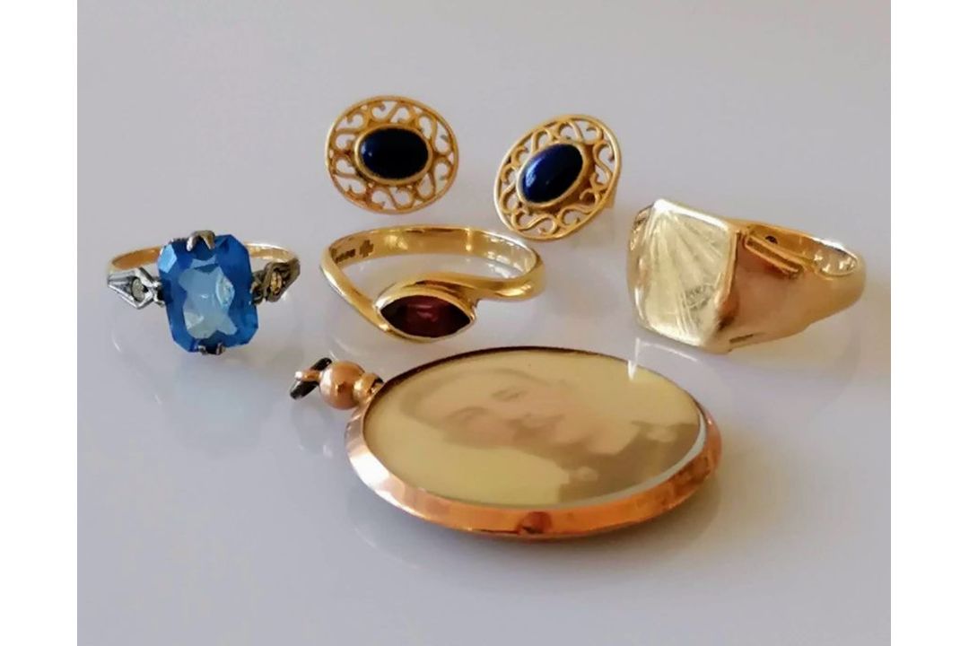 Two gem-set gold rings, sizes L, P, a pair of earrings, a signet ring, size Q, all 12g and gold fram