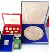 A cased 1972 commemorative etched silver plate designed by Peter Annigoni for the silver wedding of